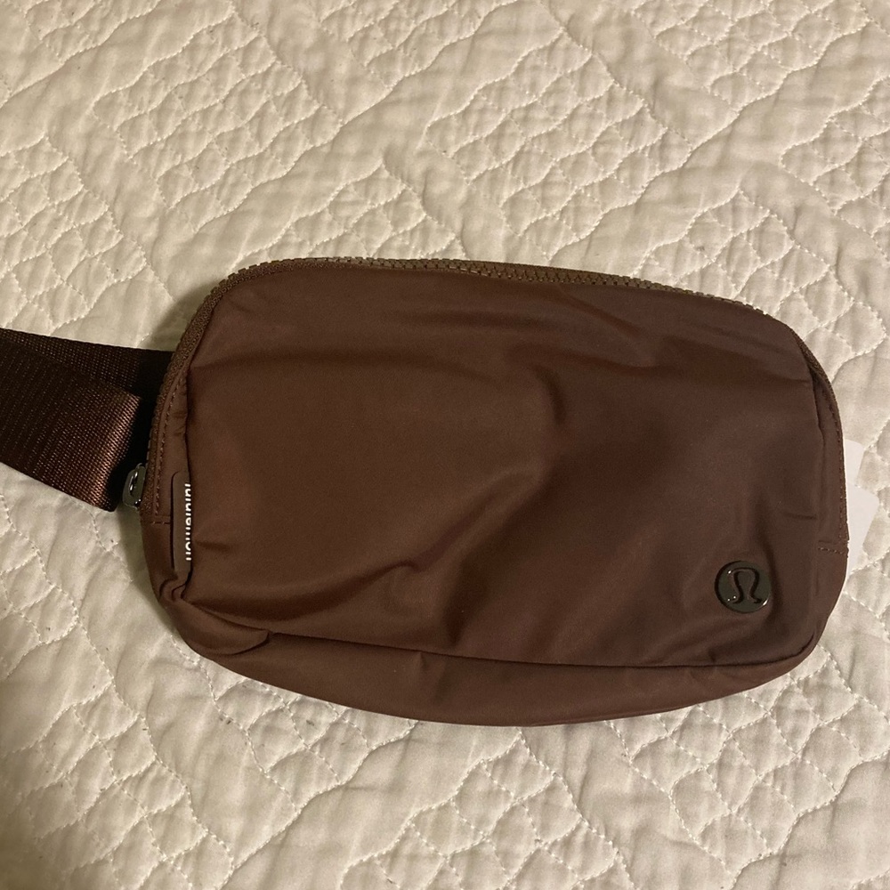 Lululemon Everywhere Belt Bag Java